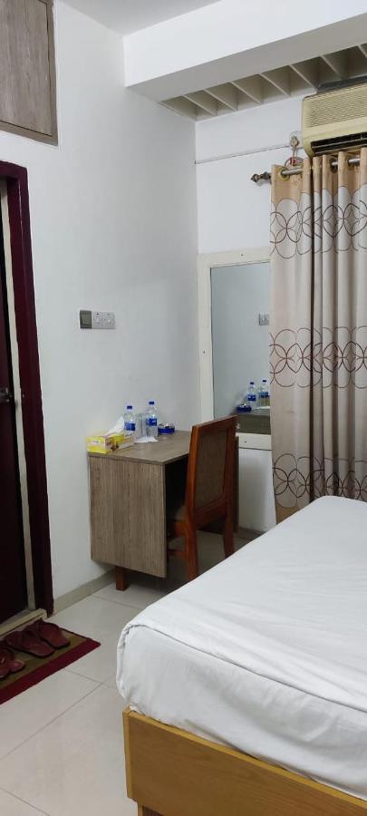 Hotel Blue Castle Dhaka Esterno foto