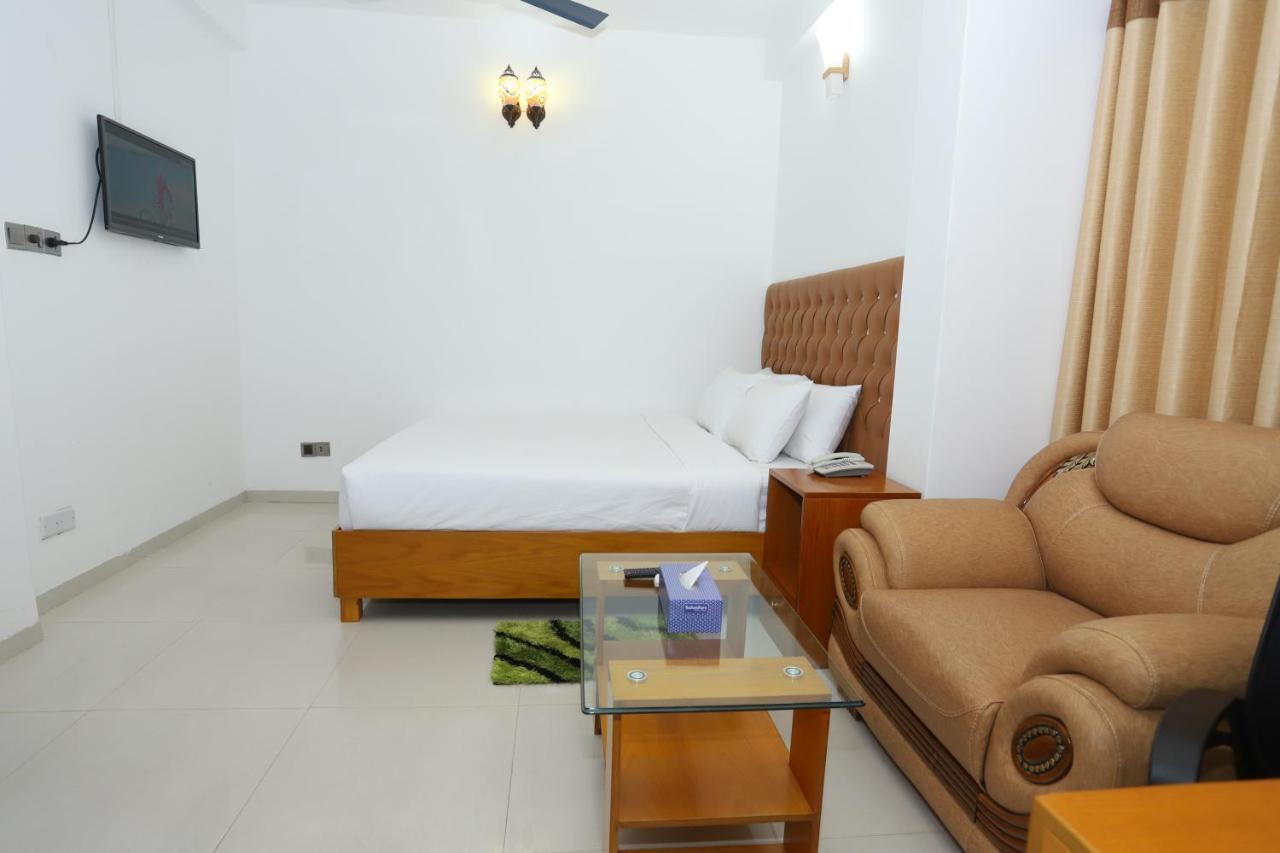 Hotel Blue Castle Dhaka Esterno foto