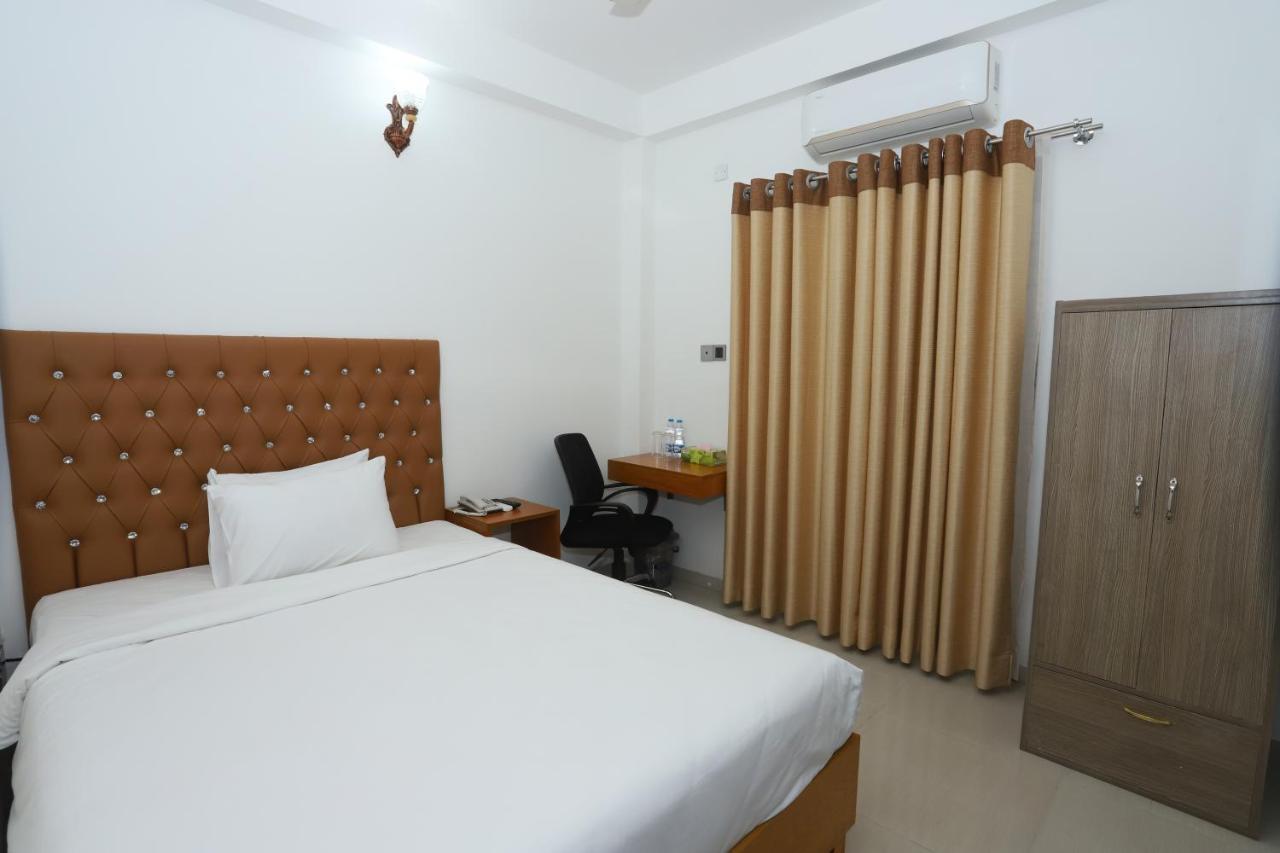 Hotel Blue Castle Dhaka Esterno foto