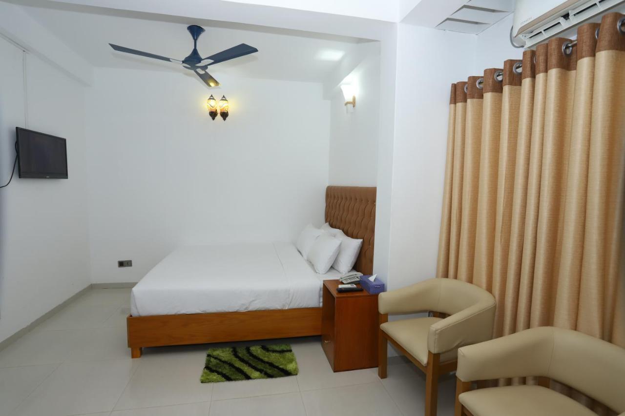 Hotel Blue Castle Dhaka Esterno foto